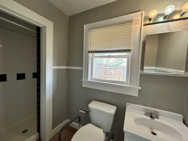 $1,200 | 2124 20th Street, Lubbock, TX 79411