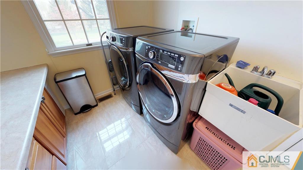 39 Zaitz Farm Road West Windsor, NJ 08550 - Photo 22 of 24 a utility room with dryer and washer