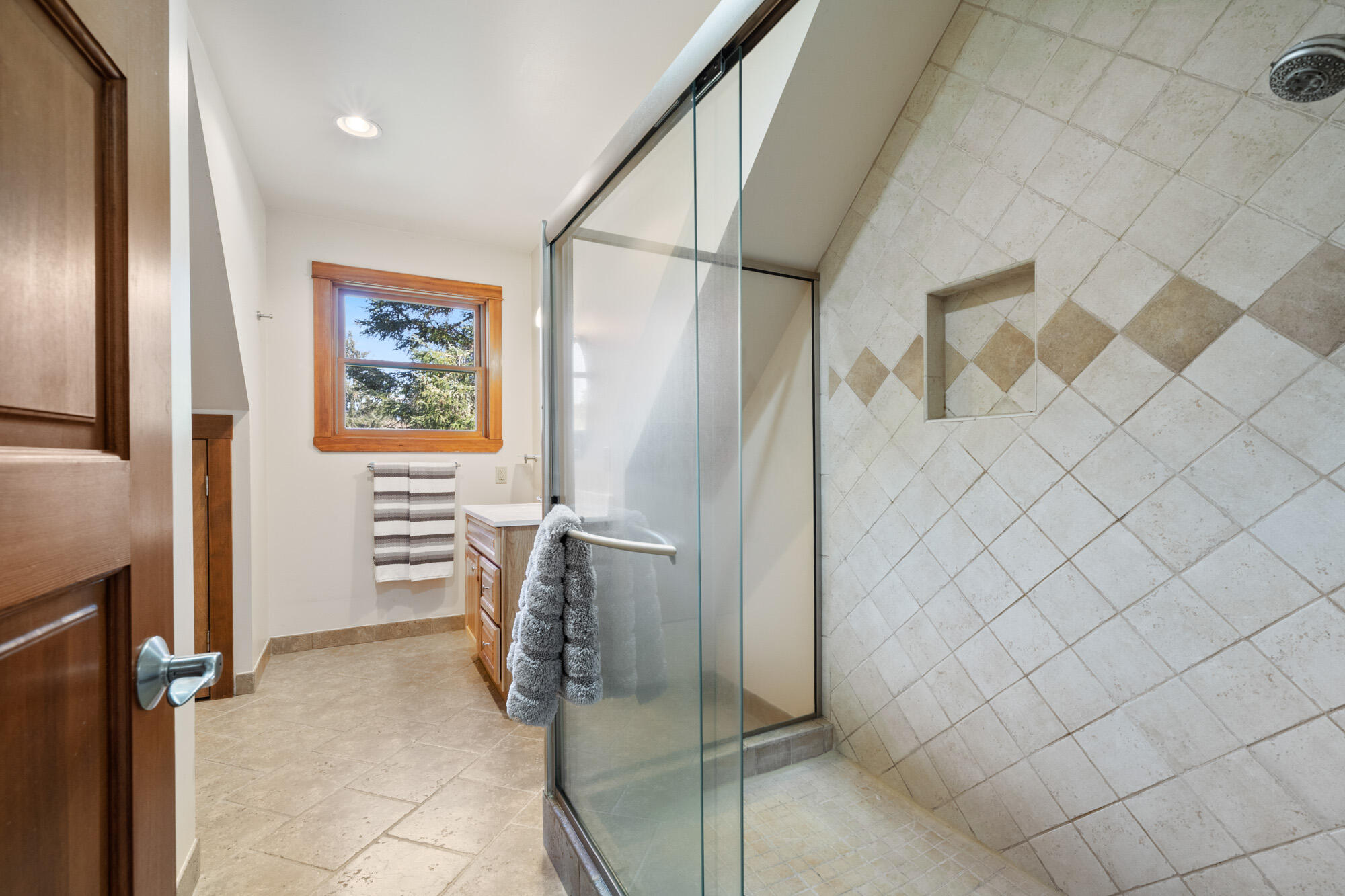 2705 Netarts Bay Road Tillamook, OR 97141 - Photo 34 of 61 Bathroom Suite upstairs #1