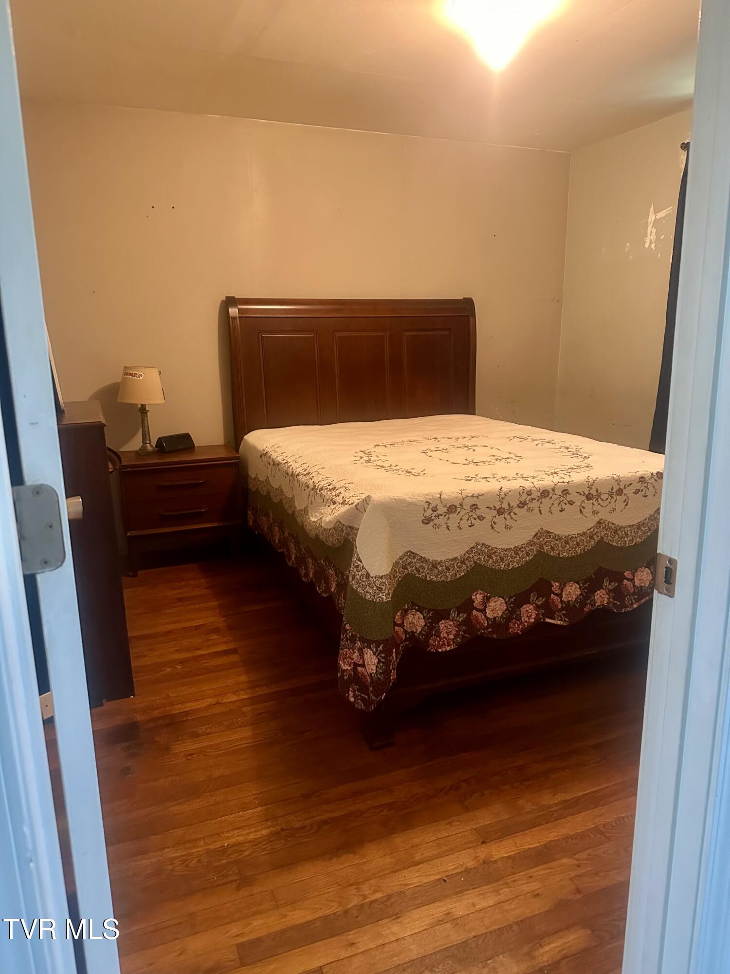 2204 State Line Road Elizabethton, TN 37643 - Photo 24 of 42 Bedroom 1