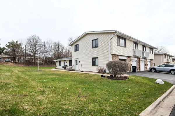$250,000 | 119 Brewster Court, Unit A, Bloomingdale, IL 60108