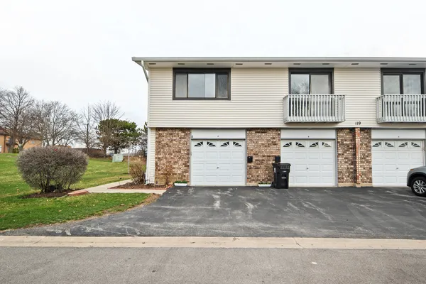 $250,000 | 119 Brewster Court, Unit A, Bloomingdale, IL 60108