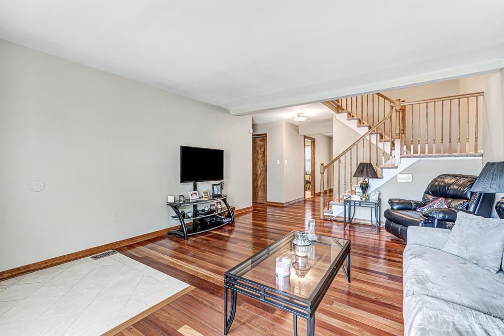 23 Sycamore Road Middlesex, NJ 08846 - Photo 6 of 23 Gallery Image 6