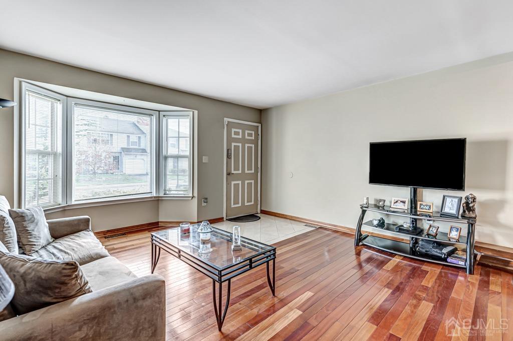 23 Sycamore Road Middlesex, NJ 08846 - Photo 7 of 23 Gallery Image 7