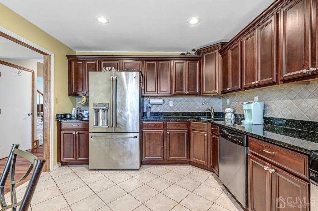 23 Sycamore Road Middlesex, NJ 08846 - Photo 10 of 23 Gallery Image 10