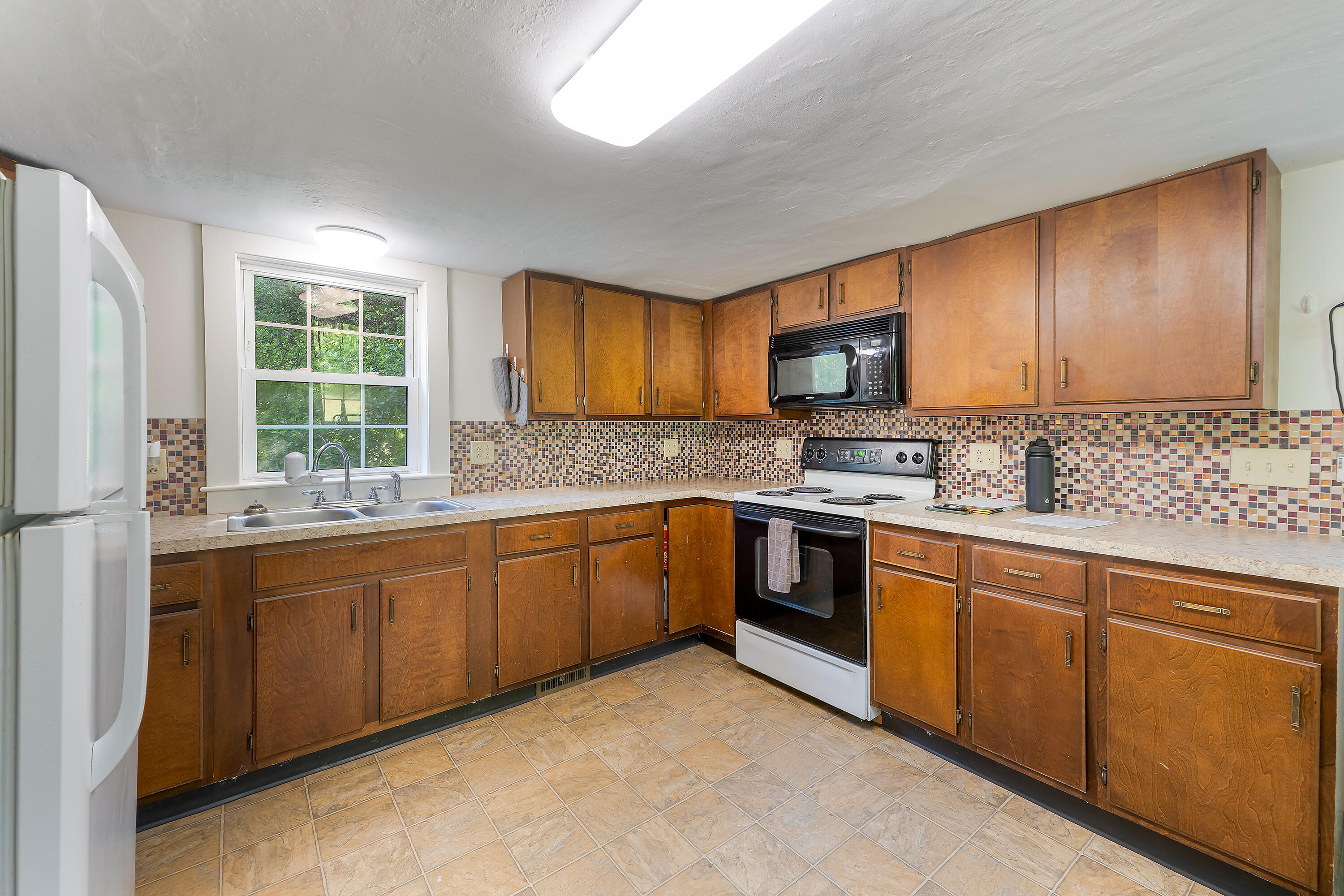 908 Gardiner Road Wiscasset, ME 04578 - Photo 10 of 24 908 Gardiner Rd_112