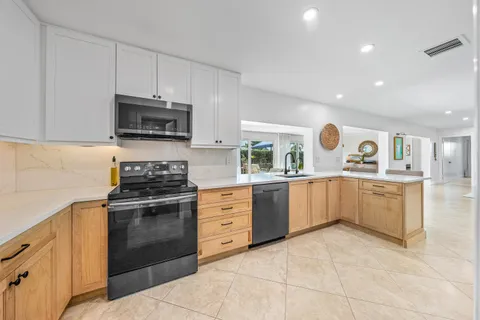 $689,900 | 351 Colony Key Circle, Atlantis, FL 33462