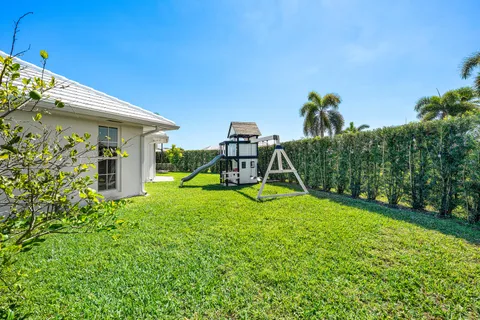 $689,900 | 351 Colony Key Circle, Atlantis, FL 33462