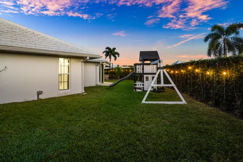 $689,900 | 351 Colony Key Circle, Atlantis, FL 33462