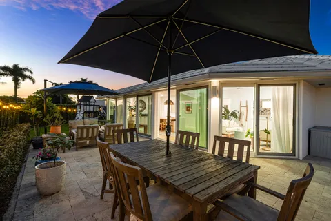 $689,900 | 351 Colony Key Circle, Atlantis, FL 33462