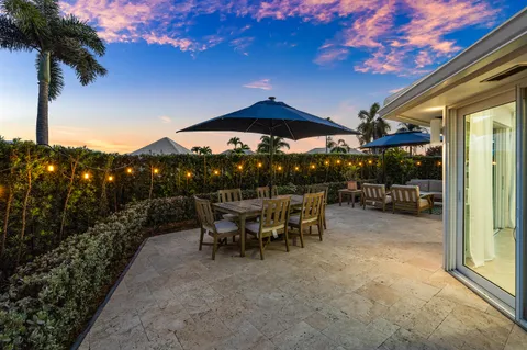 $689,900 | 351 Colony Key Circle, Atlantis, FL 33462