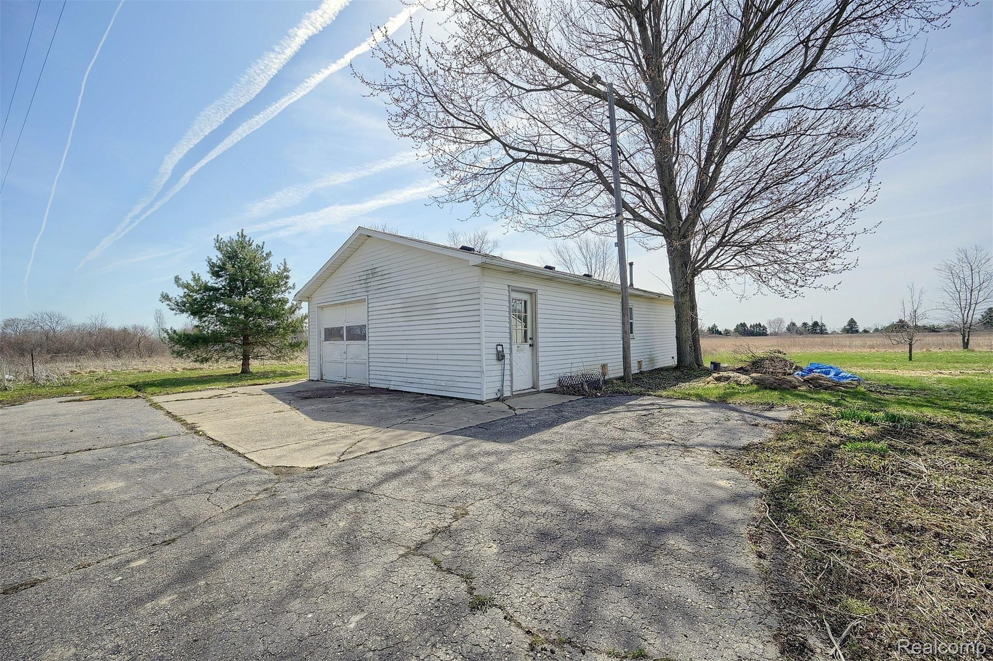 9388 Lytle Road Lennon, MI 48449 - Photo 32 of 40 32-Detached-Garage.jpg