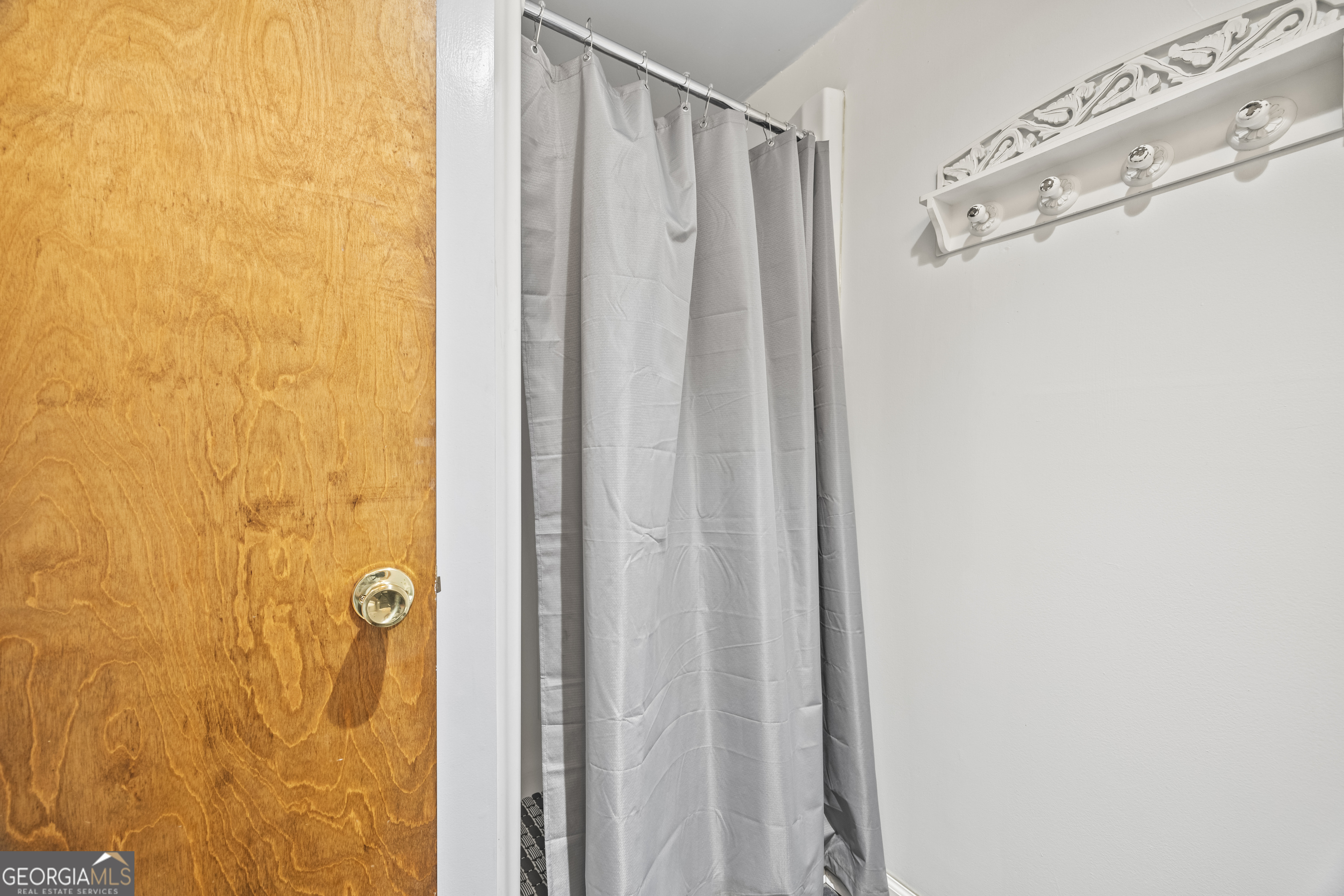 59 Waters Edge Extension Martin, GA 30557 - Photo 48 of 48 a bathroom with a shower and a tub