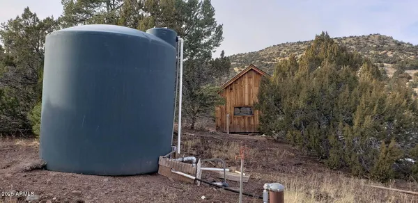 a view of a back yard