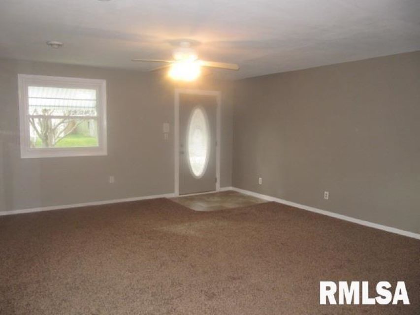 950 40th Street Moline, IL 61265 - Photo 4 of 26
