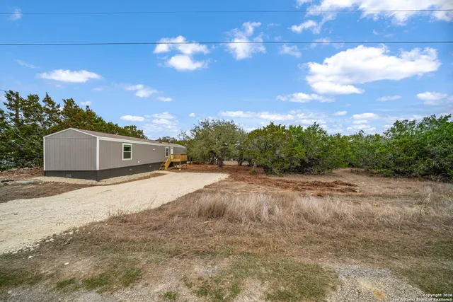 a picture of a field