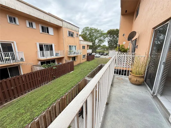 $2,250 | 14905 Southwest 80th Street, Unit 214, Miami, FL 33193