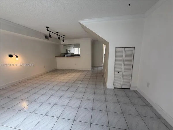 $2,250 | 14905 Southwest 80th Street, Unit 214, Miami, FL 33193