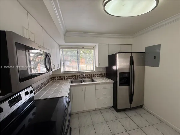 $2,250 | 14905 Southwest 80th Street, Unit 214, Miami, FL 33193