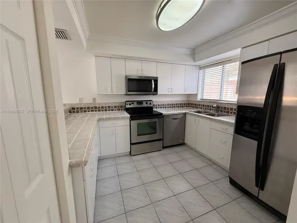 $2,250 | 14905 Southwest 80th Street, Unit 214, Miami, FL 33193