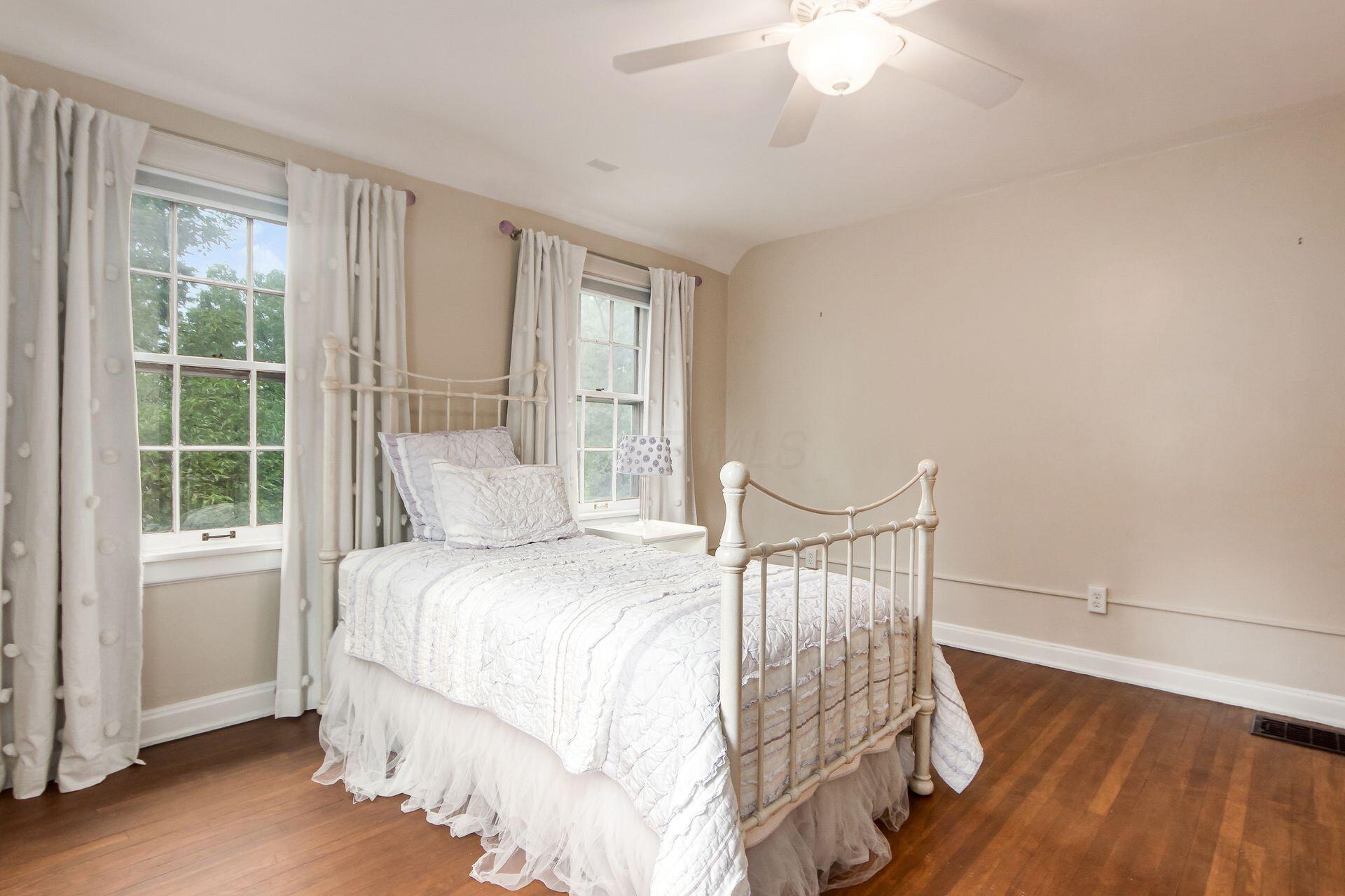 1896 Guilford Road Columbus, OH 43221 - Photo 22 of 42 Bed Does Not Convey