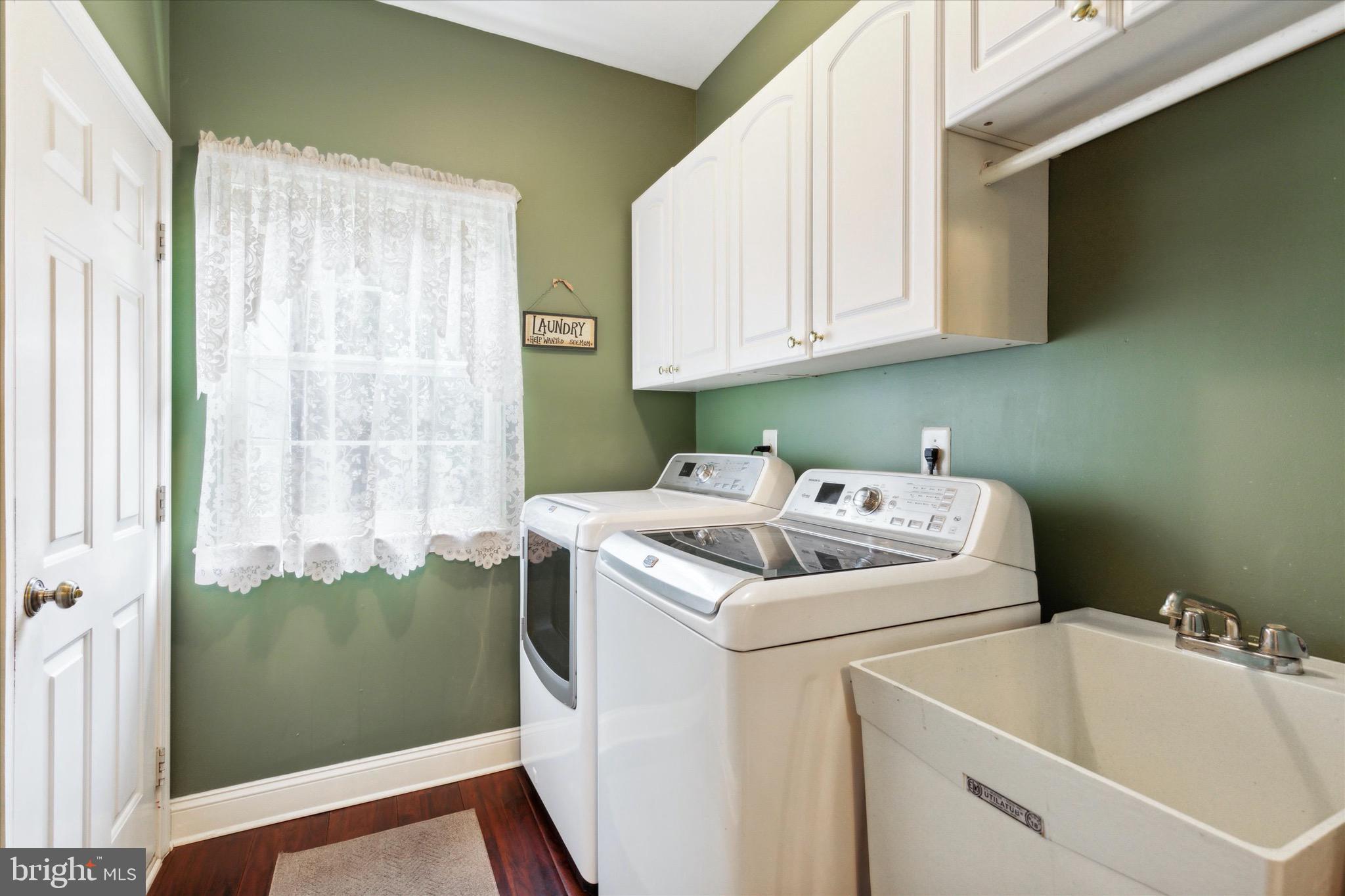 3205 Riding Court Chalfont, PA 18914 - Photo 14 of 27 Laundry Room to Interior Garage Entrance