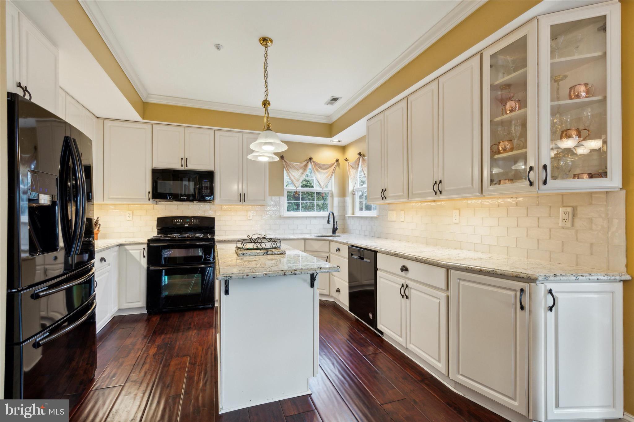 3205 Riding Court Chalfont, PA 18914 - Photo 6 of 27 Kitchen with Subway Tile Backsplash