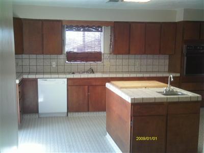 1119 L Street Reedley, CA 93654 - Photo 6 of 10