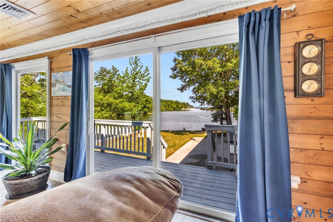 355 Riverview Road Heathsville, VA 22473 - Photo 19 of 95 Sunroom
