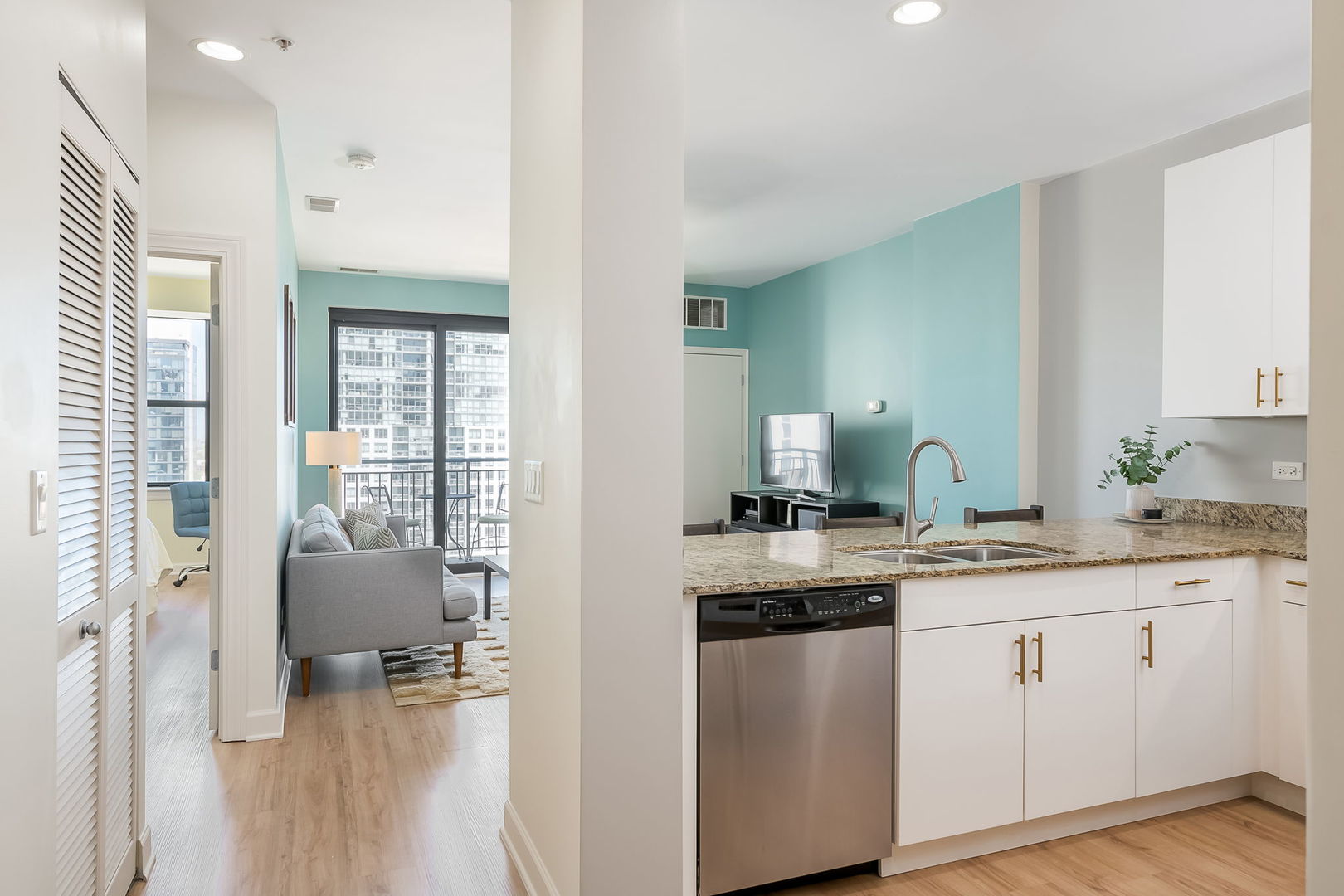 451 West Huron Street, Unit 1502 Chicago, IL 60654 - Photo 12 of 24