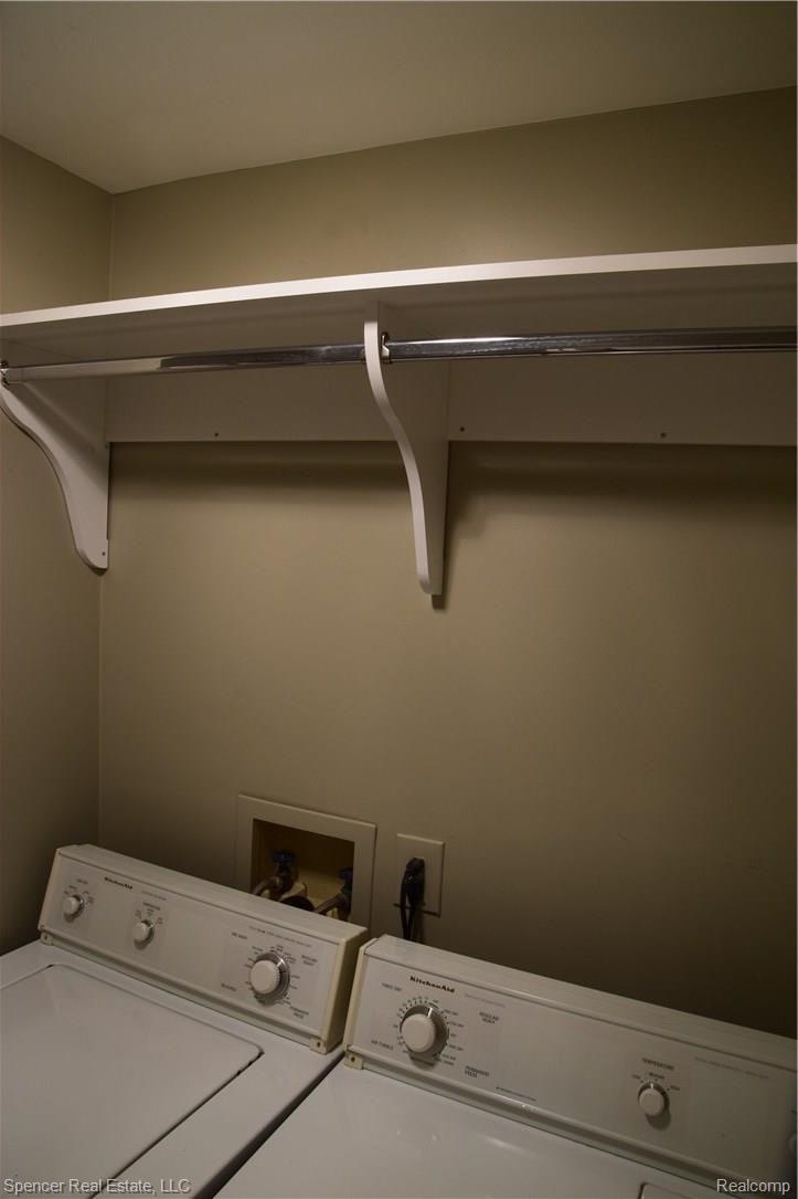 1665 Huntington Park Rochester, MI 48309 - Photo 26 of 39 DSC_0664.JPG