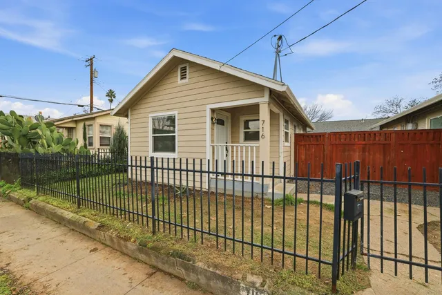 $545,000 | 702 Dixieanne Avenue, Sacramento, CA 95815