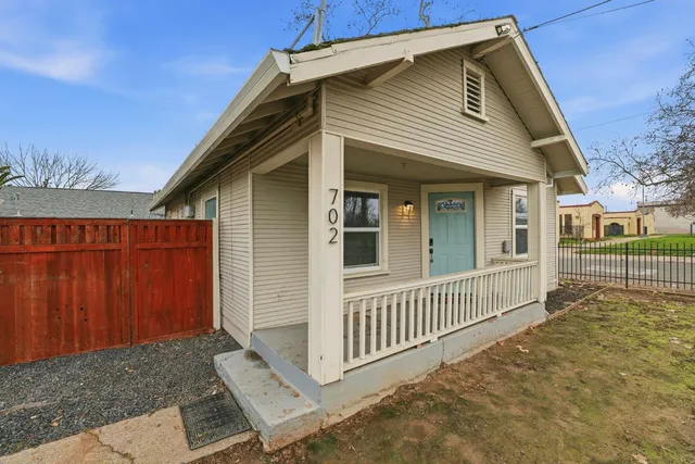 $545,000 | 702 Dixieanne Avenue, Sacramento, CA 95815