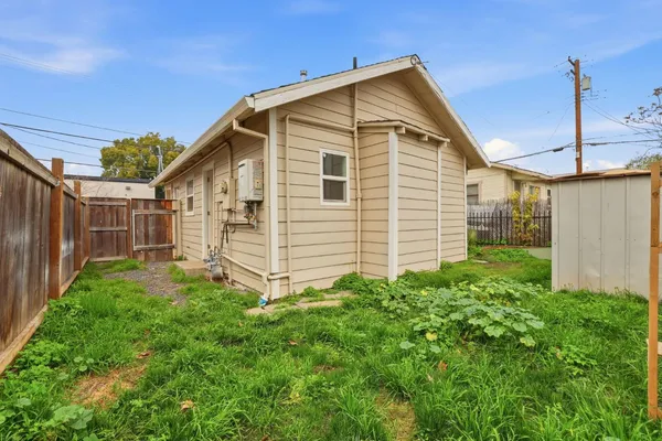 $498,999 | 702 Dixieanne Avenue, Sacramento, CA 95815