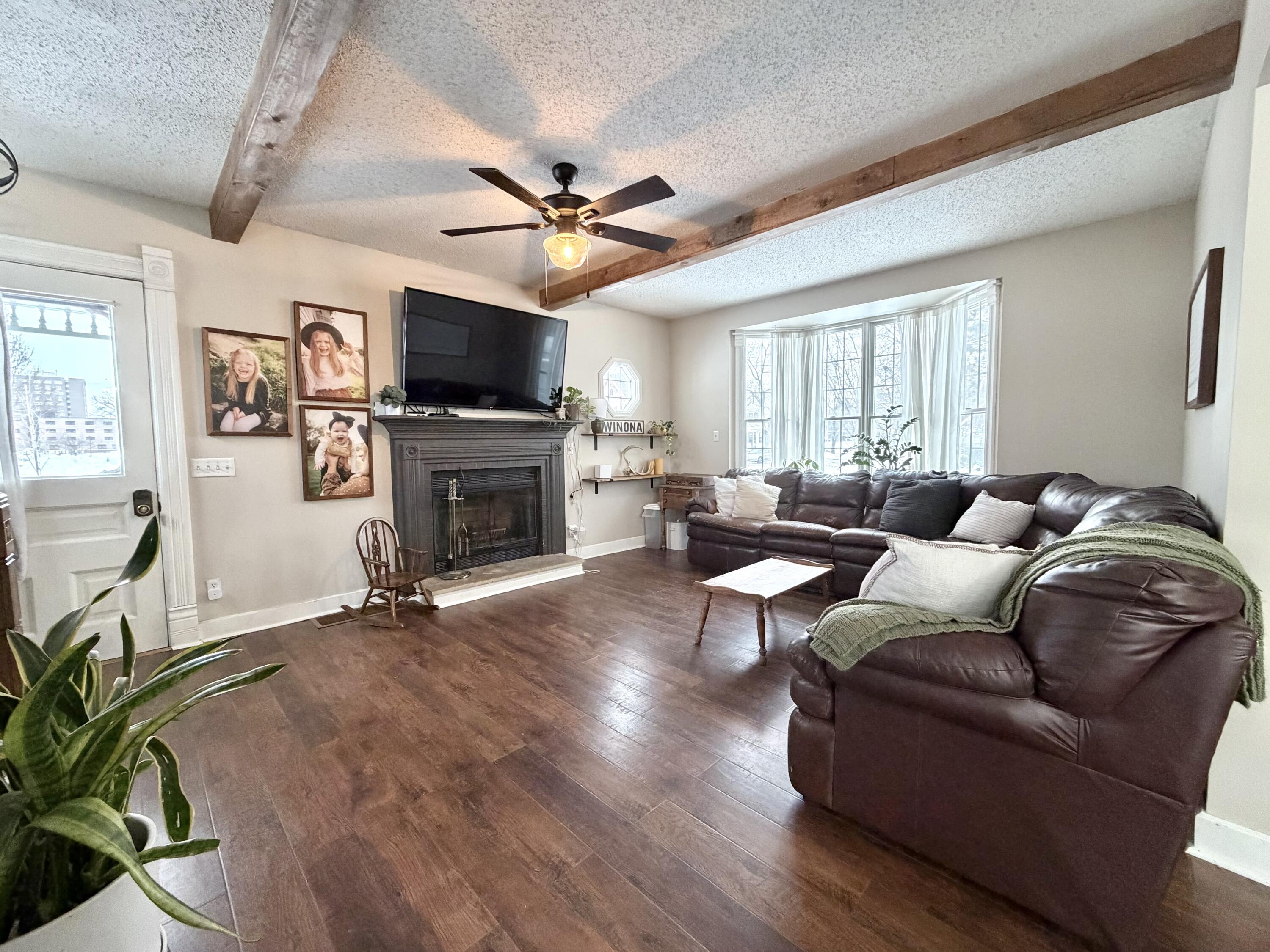 253 14th Street Winona, MN 55987 - Photo 20 of 30 20 living room