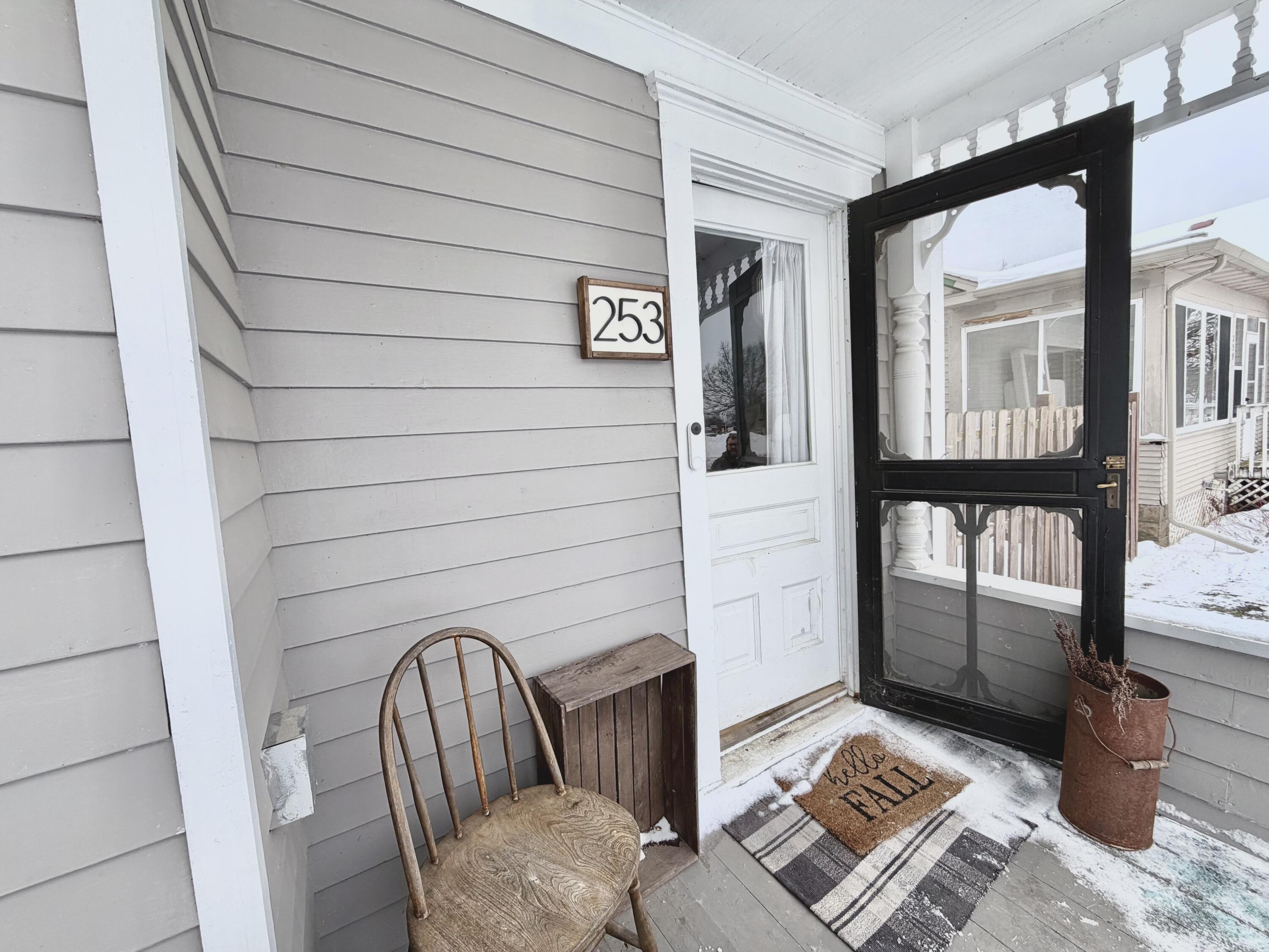 253 14th Street Winona, MN 55987 - Photo 5 of 30 05 entry