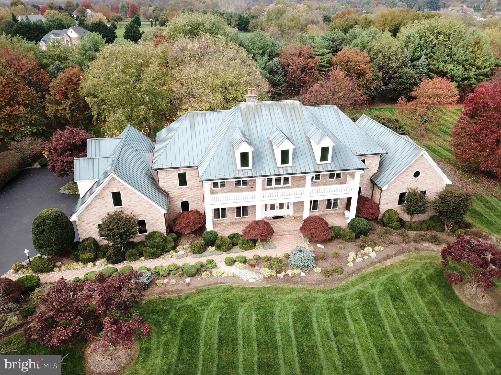 40887 Robin Circle Leesburg, VA 20175 - Photo 2 of 100 Beautifully landscaped grounds