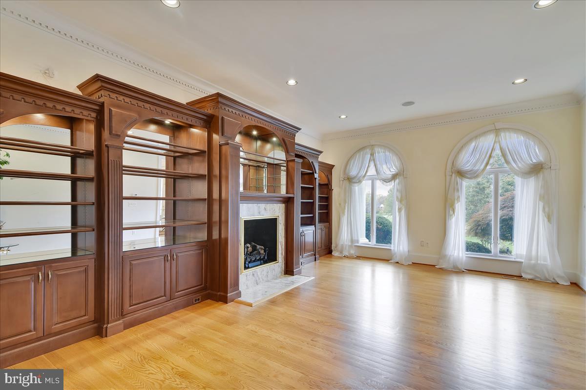 40887 Robin Circle Leesburg, VA 20175 - Photo 11 of 100 Formal living room w gorgeous built in cabinetry