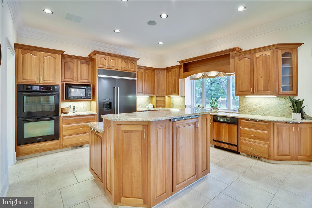 40887 Robin Circle Leesburg, VA 20175 - Photo 16 of 100 Center island with granite counters, double ovens