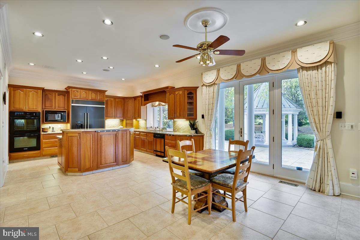 40887 Robin Circle Leesburg, VA 20175 - Photo 19 of 100 Large breakfast area w door to patio