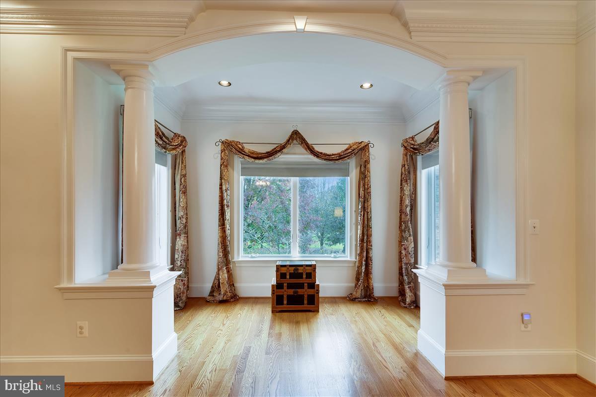 40887 Robin Circle Leesburg, VA 20175 - Photo 29 of 100 Sitting room in main level owners' suite