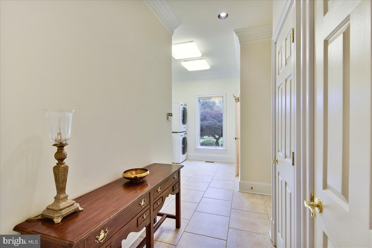 40887 Robin Circle Leesburg, VA 20175 - Photo 37 of 100 Large mudroom coming in from garage