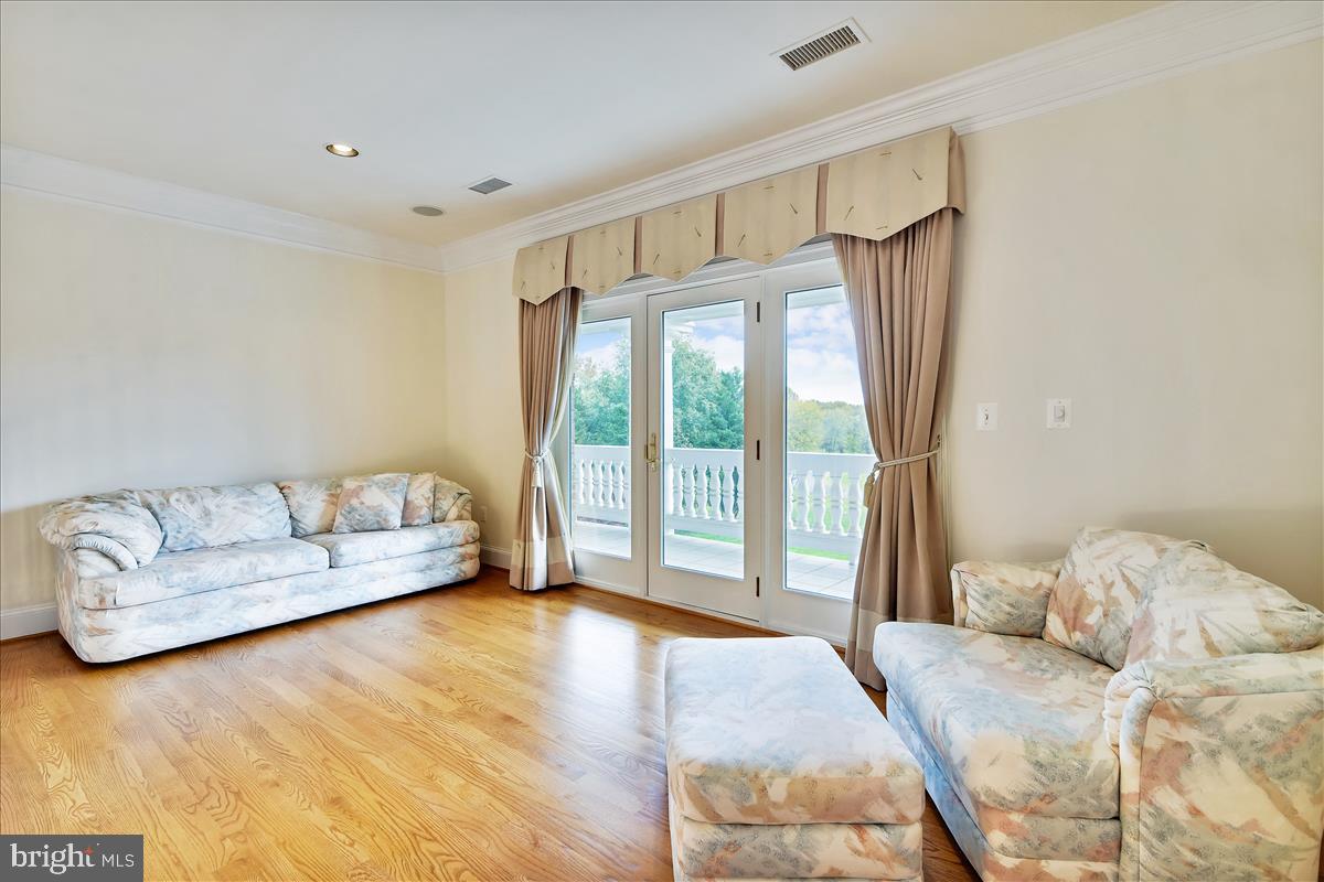 40887 Robin Circle Leesburg, VA 20175 - Photo 41 of 100 Loft reading area; access to second floor balcony