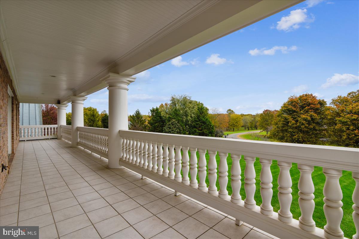 40887 Robin Circle Leesburg, VA 20175 - Photo 43 of 100 Plenty of room to relax on balcony