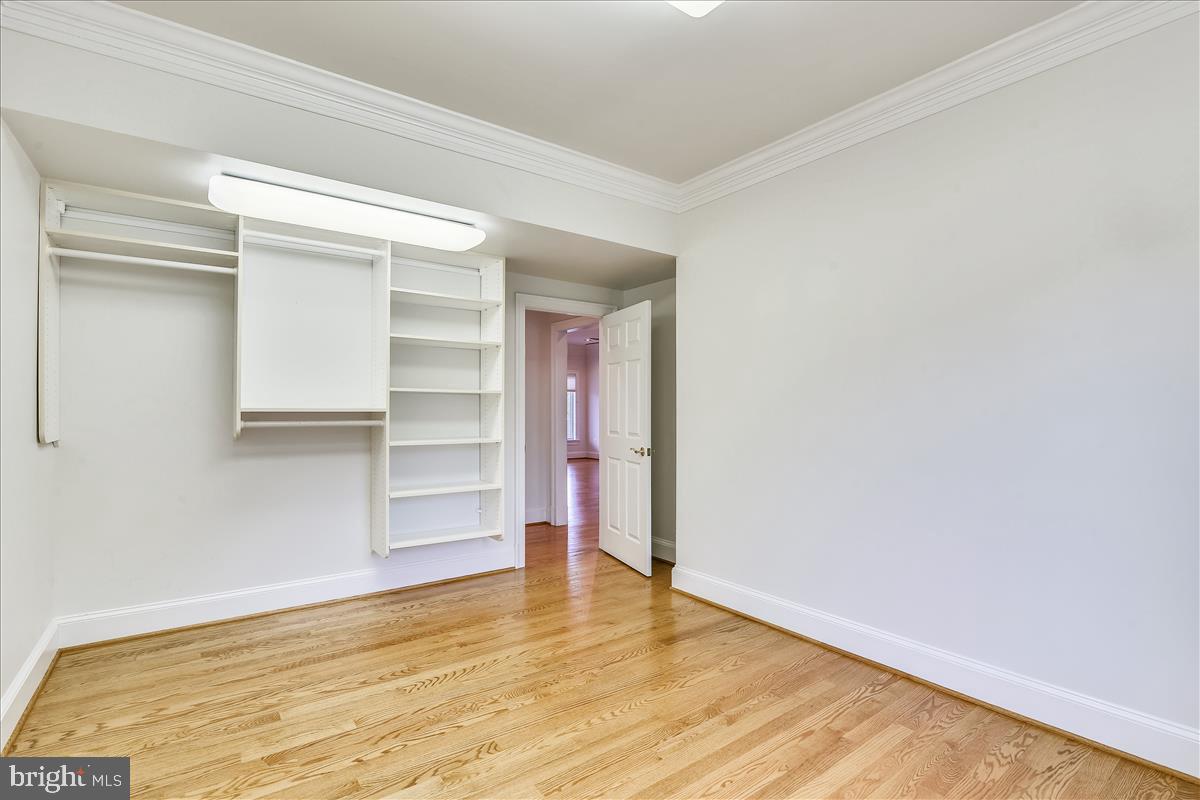 40887 Robin Circle Leesburg, VA 20175 - Photo 49 of 100 Owners' walk in closet with shelving