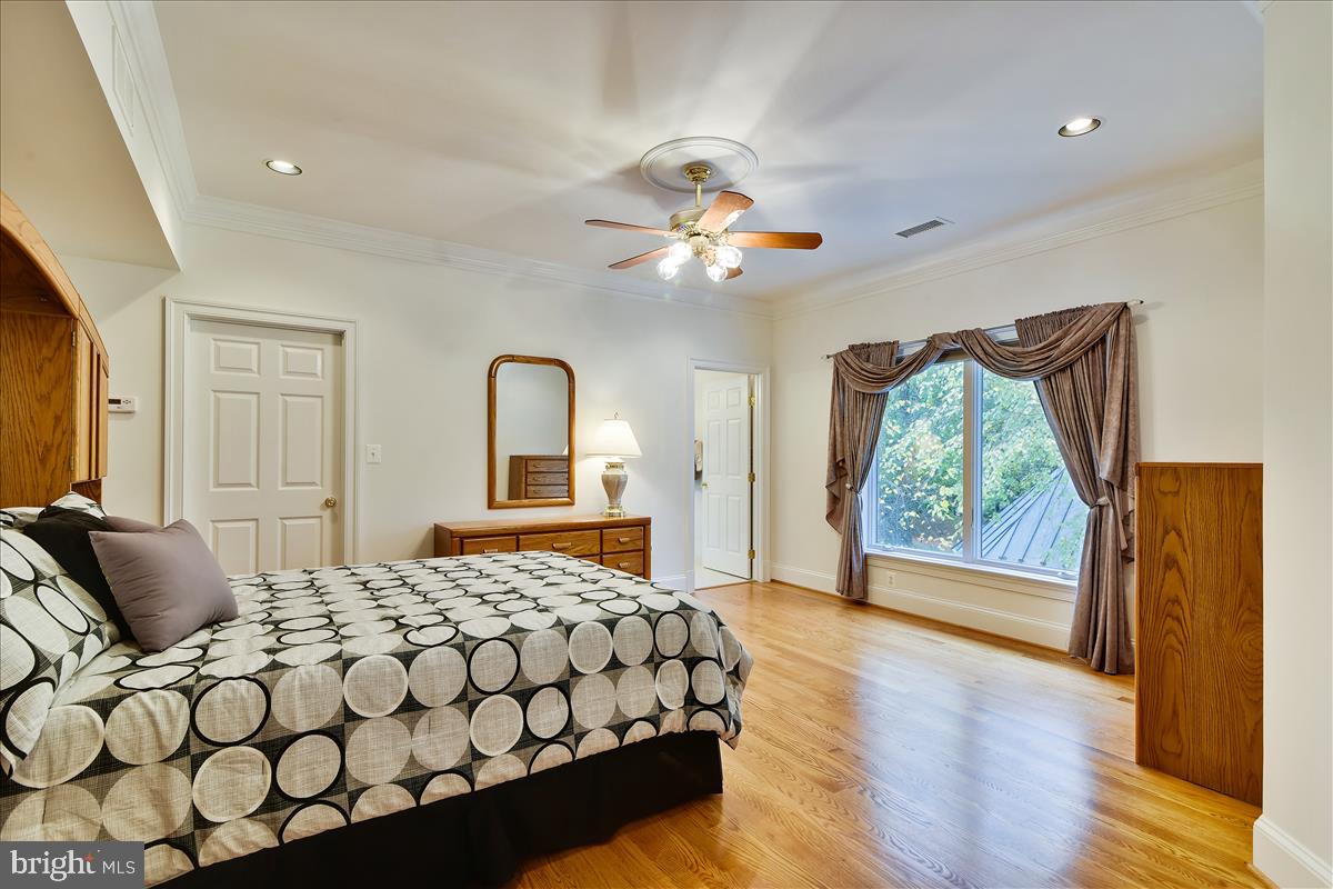 40887 Robin Circle Leesburg, VA 20175 - Photo 52 of 100 Bedroom 4 with ensuite bath
