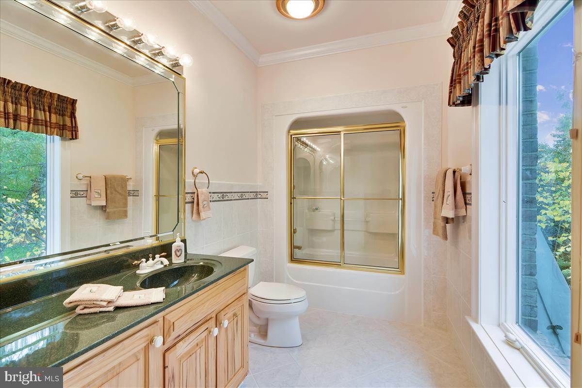 40887 Robin Circle Leesburg, VA 20175 - Photo 53 of 100 Ensuite bath for bedroom 4