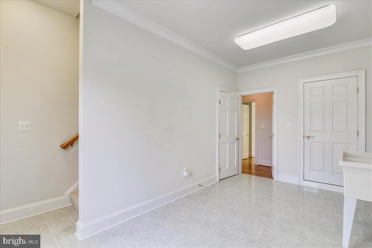 40887 Robin Circle Leesburg, VA 20175 - Photo 56 of 100 Access to 3rd level suite