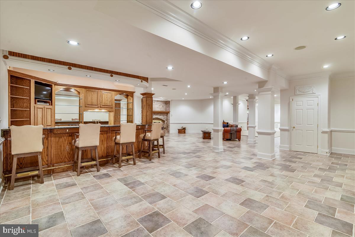 40887 Robin Circle Leesburg, VA 20175 - Photo 62 of 100 Expansive bar with custom cabinetry