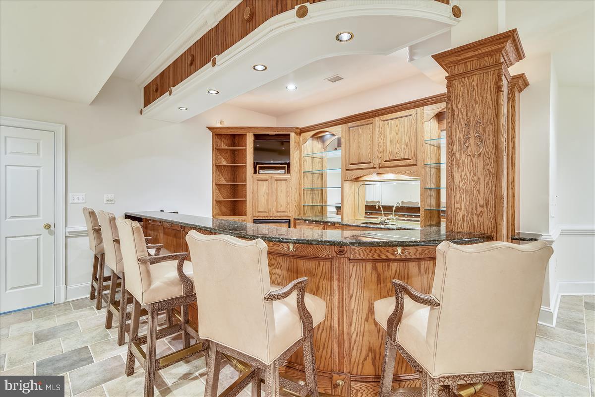 40887 Robin Circle Leesburg, VA 20175 - Photo 63 of 100 Bar seating for 6+
